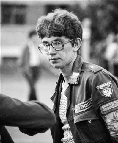 Азат Бадыгеев ещё носил очки