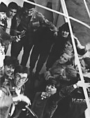 А ну слазь оттуда!