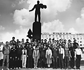 у памятника Гагарину в городе Гагарин